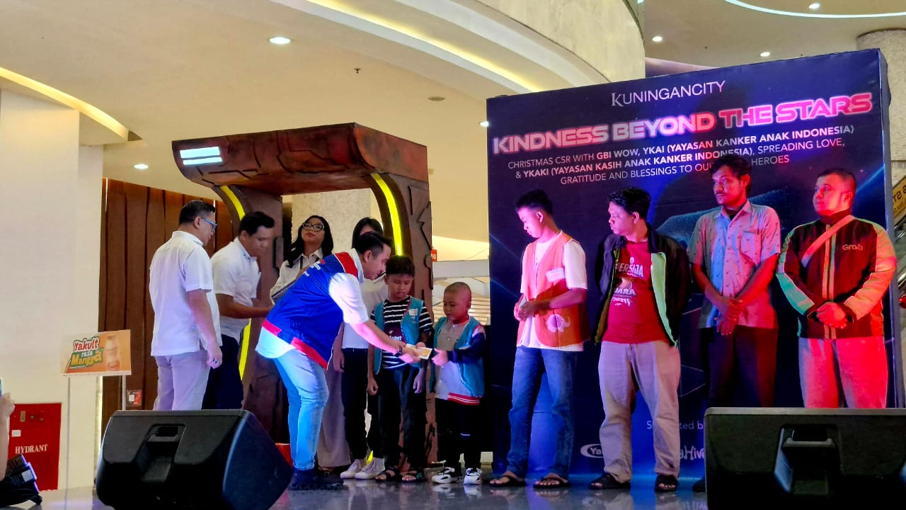 Peringati Ulang Tahun dan Natal 2025, Kuningan City Mall Salurkan Program CSR